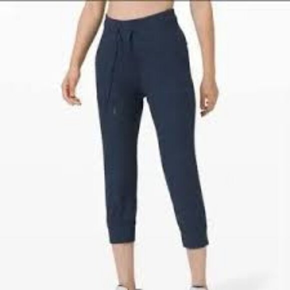 EUC Ready to Rulu Jogger Crop - Picture 3 of 8